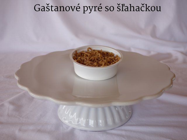 Gaštanové pyré so šľahačkou